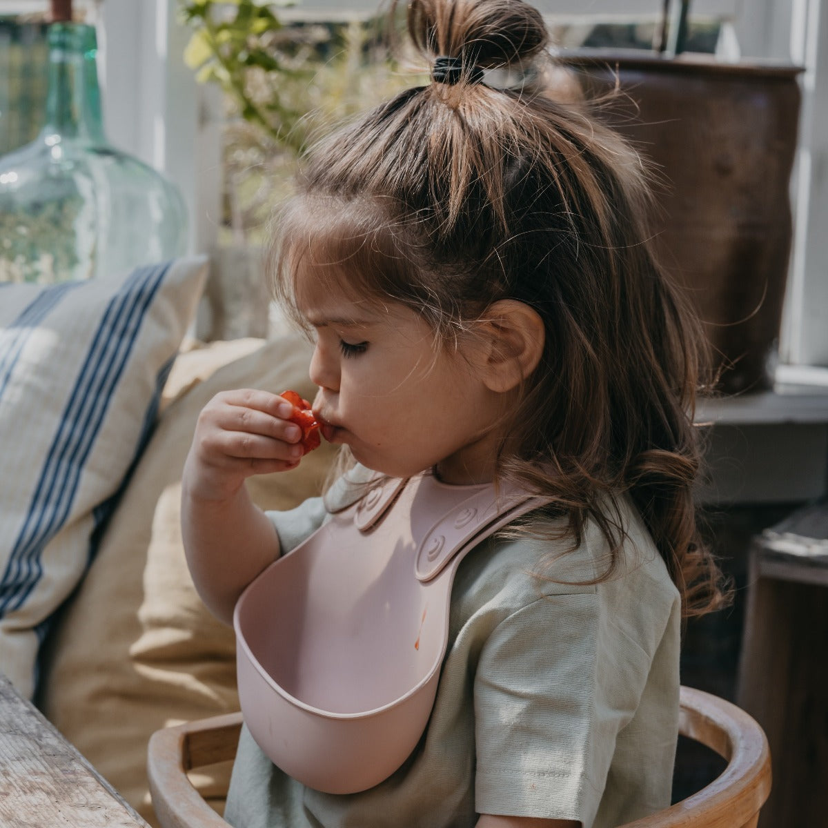 BIBS előke a pippadu márkánál - púderrózsaszín - babaétkezés - strapabíró előke