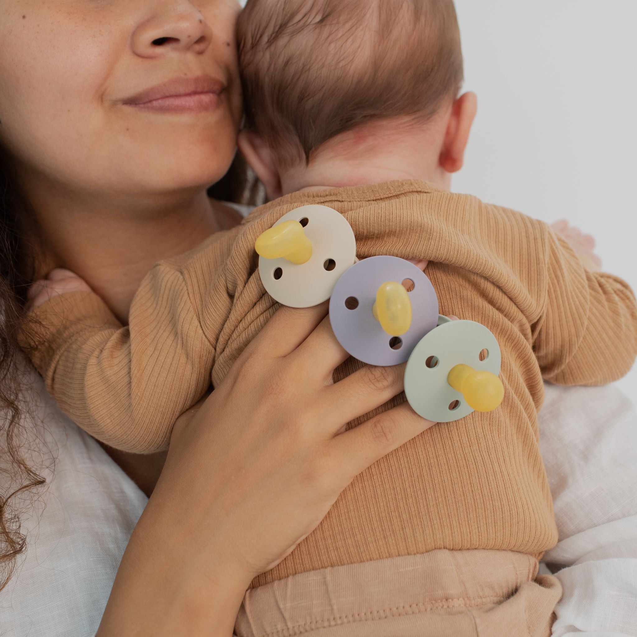 BIBS Colour anatómiai és szimmetrikus cumifejjel a pippadu pocain több színben