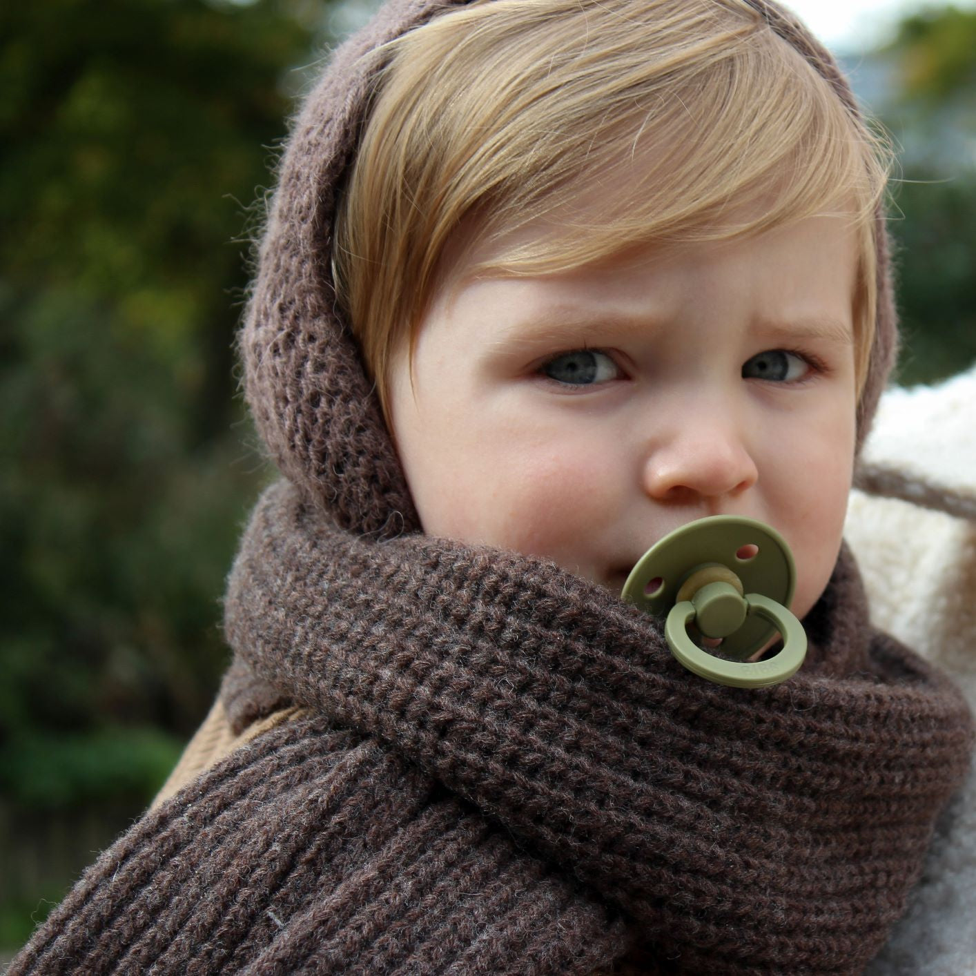 BIBS COLOUR cumi natúrkaucsuk cumifejjel olivazöld színben - pippadu - BIBS Denmark