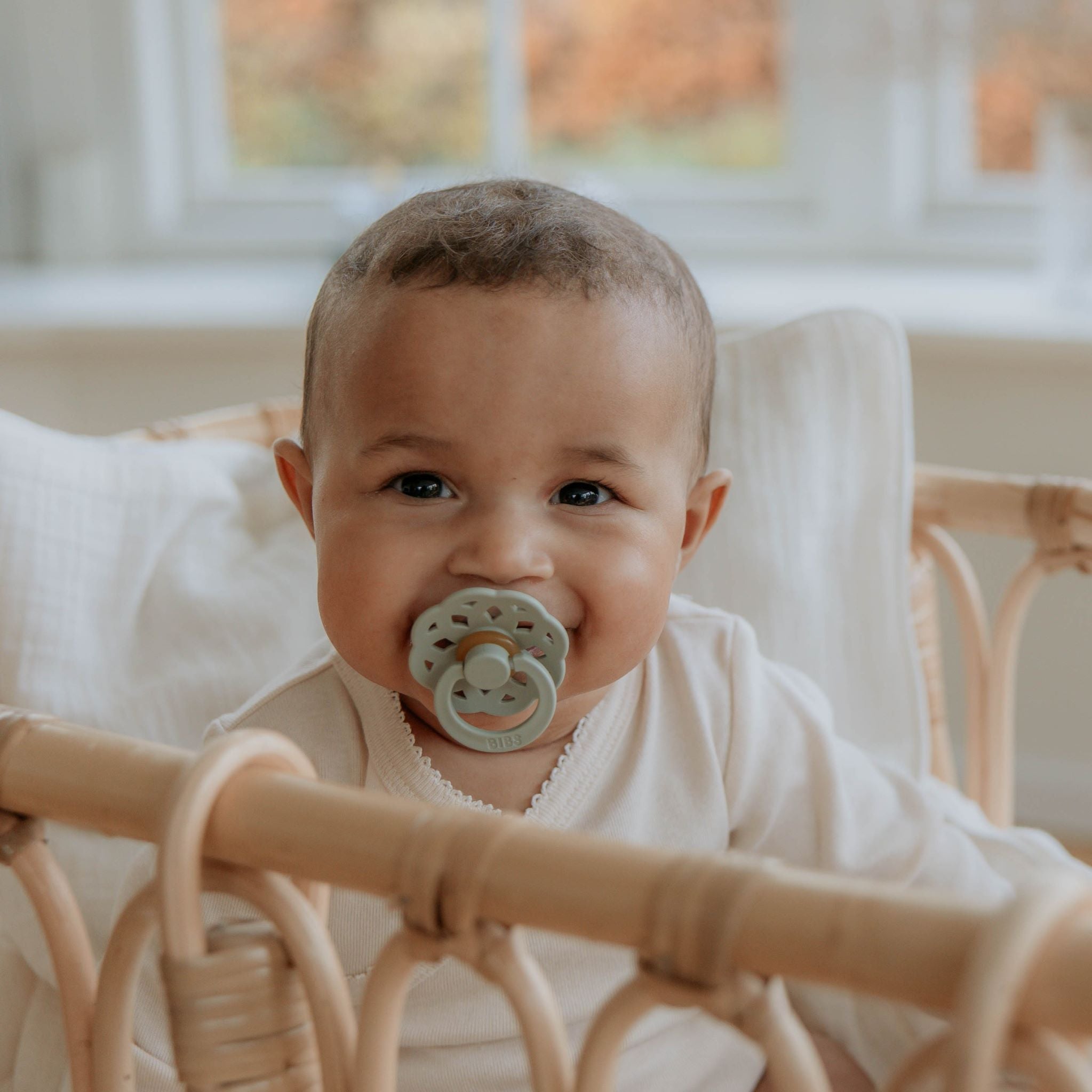 BIBS Boheme cumi áttört dizájn, cseresznyeformájú cumifej - édes zsálya színben - pippadu