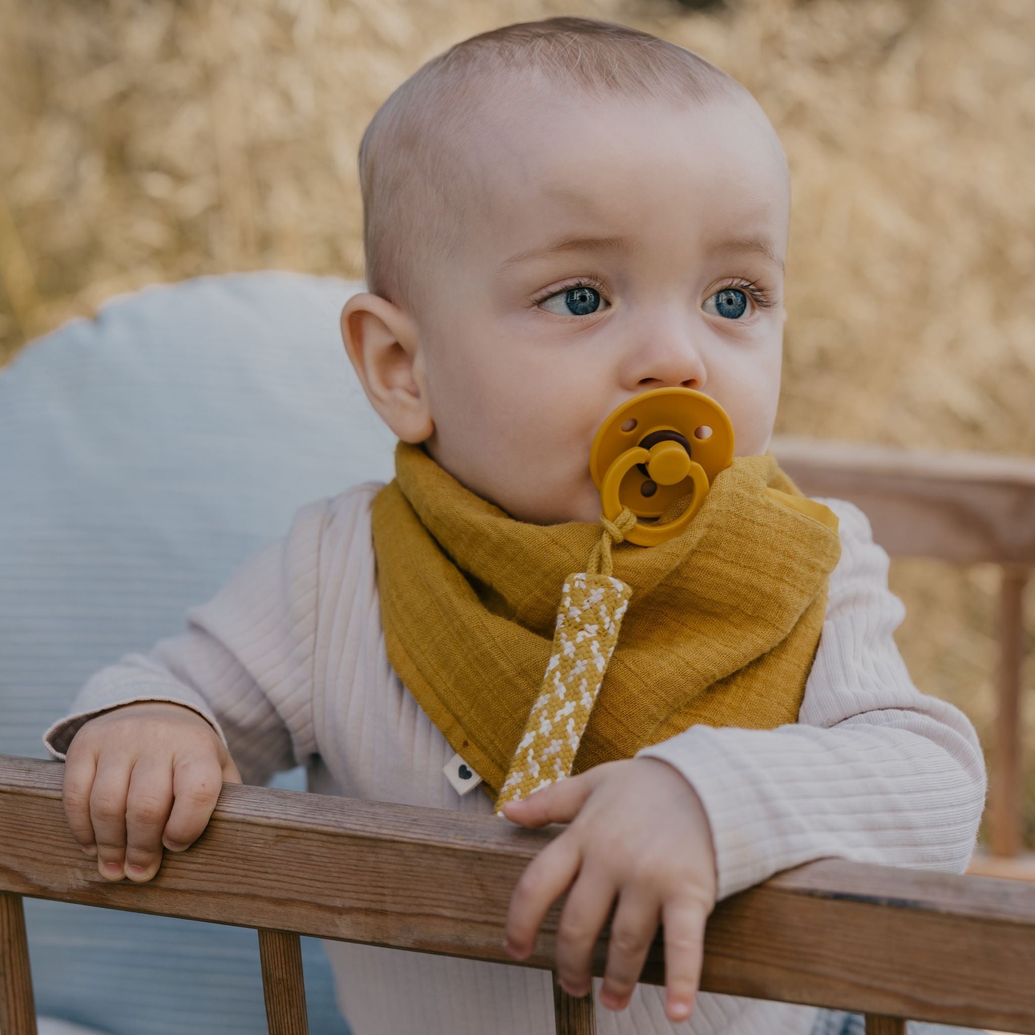 BIBS cumilánc háromszínű - mustársárga, krémfehér és delfin színben - pippadu