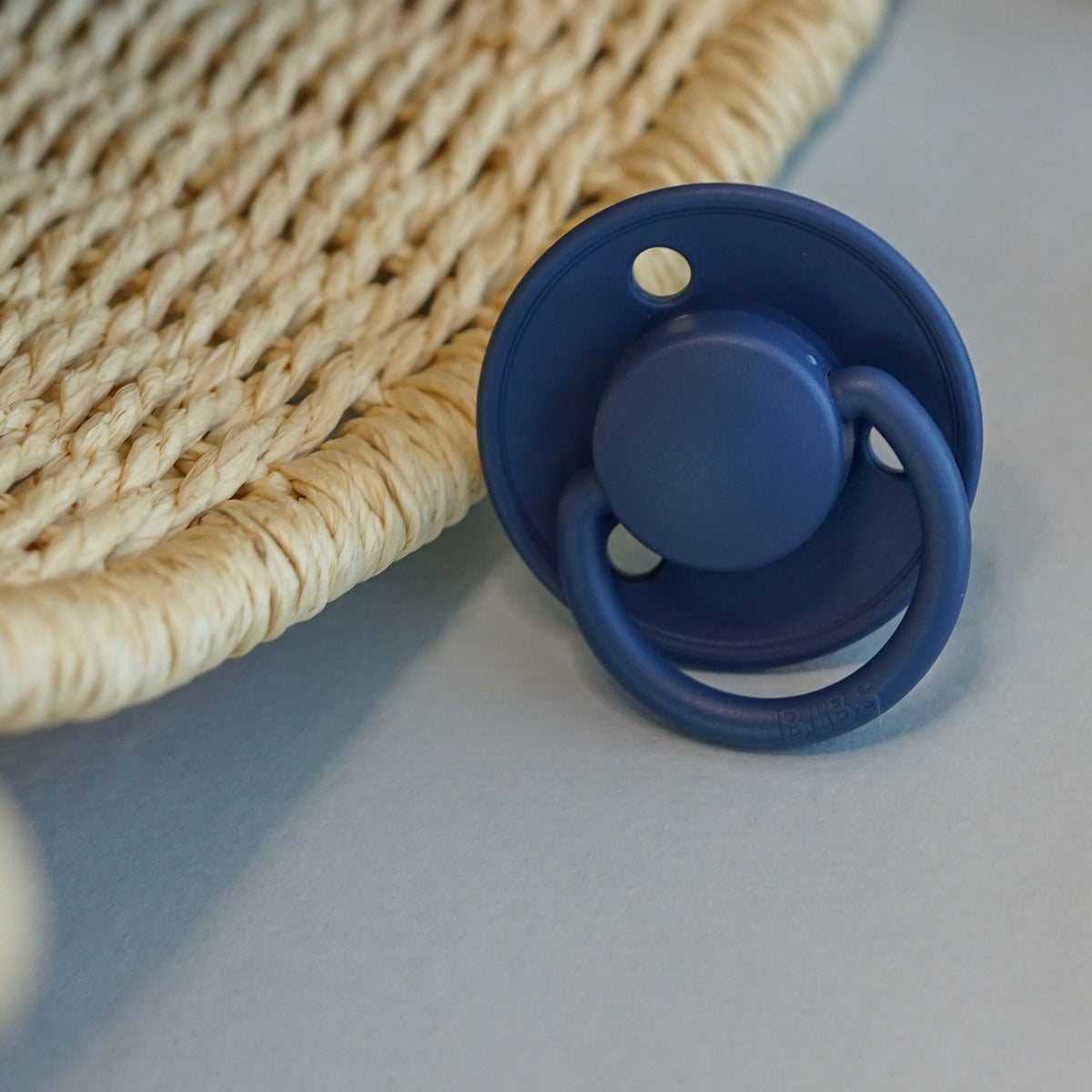 Acélkék BIBS De Lux cumi - pippadu