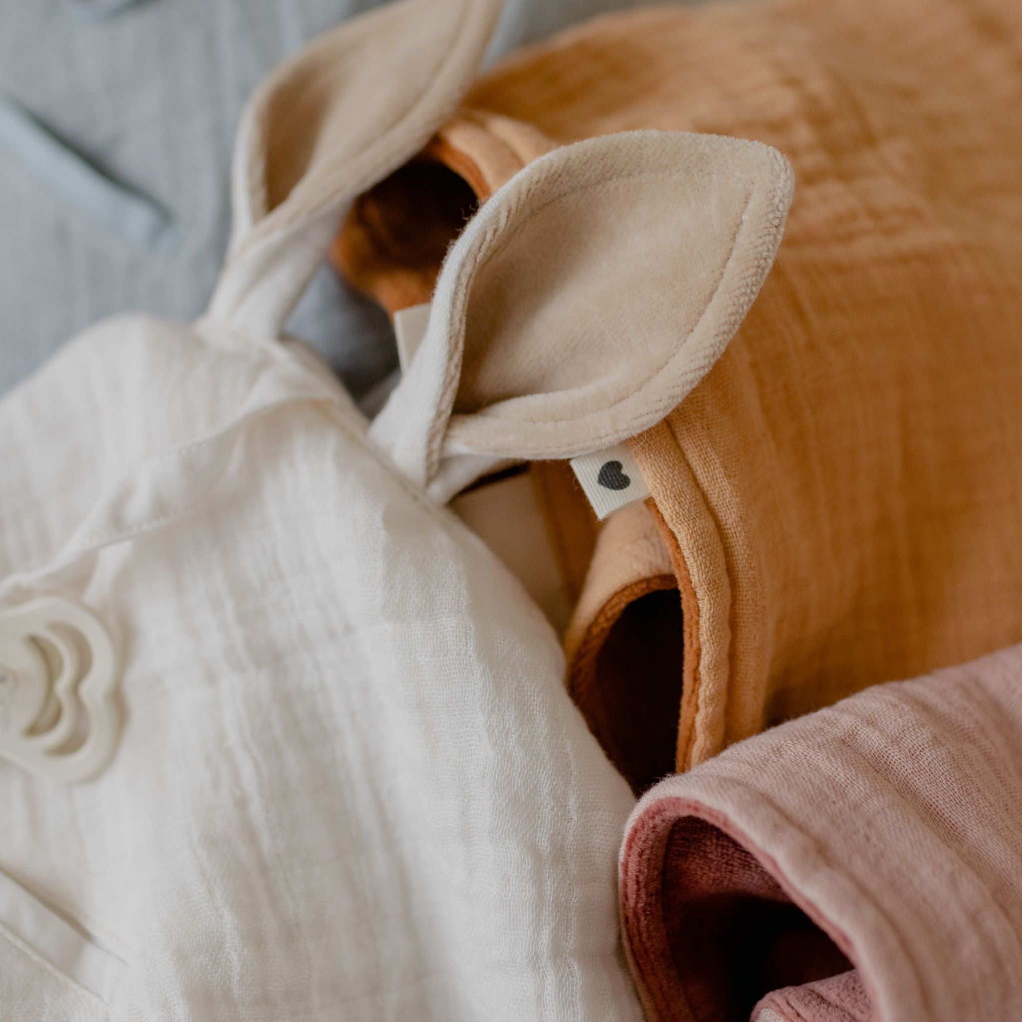 BIBS kenguru szundikendő krémfehér színben - vanília plüss - www.pippadu.hu