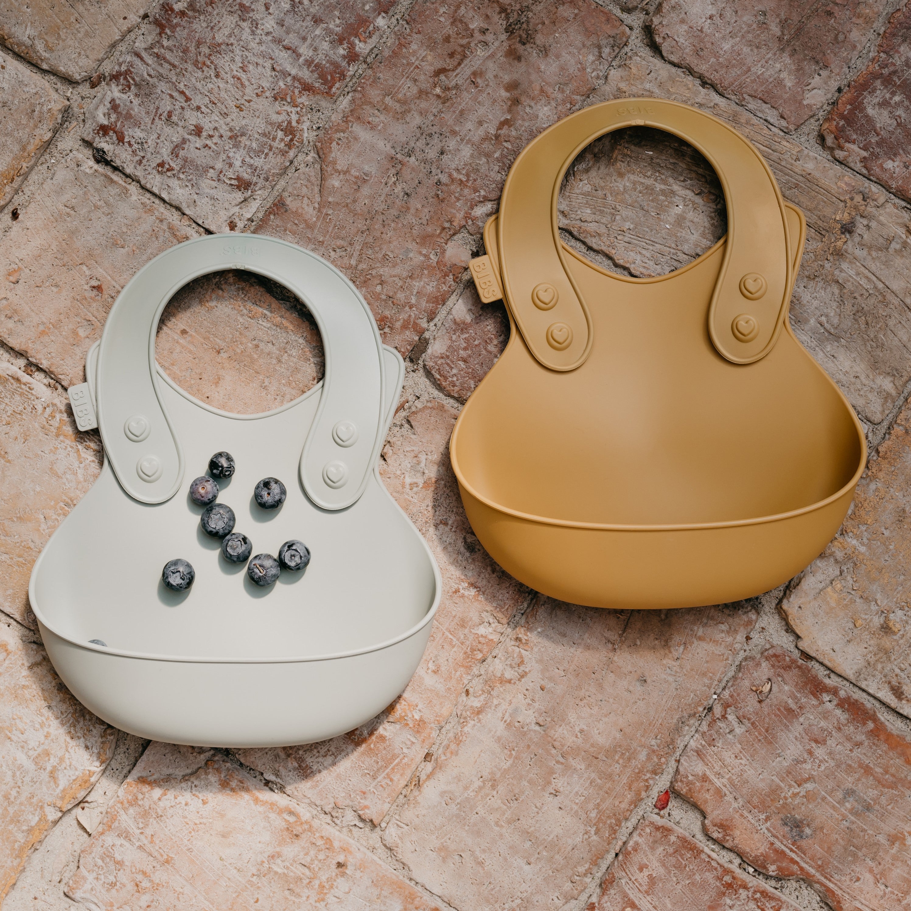 BIBS előkék - mustársárga és zsálya színben - pippadu