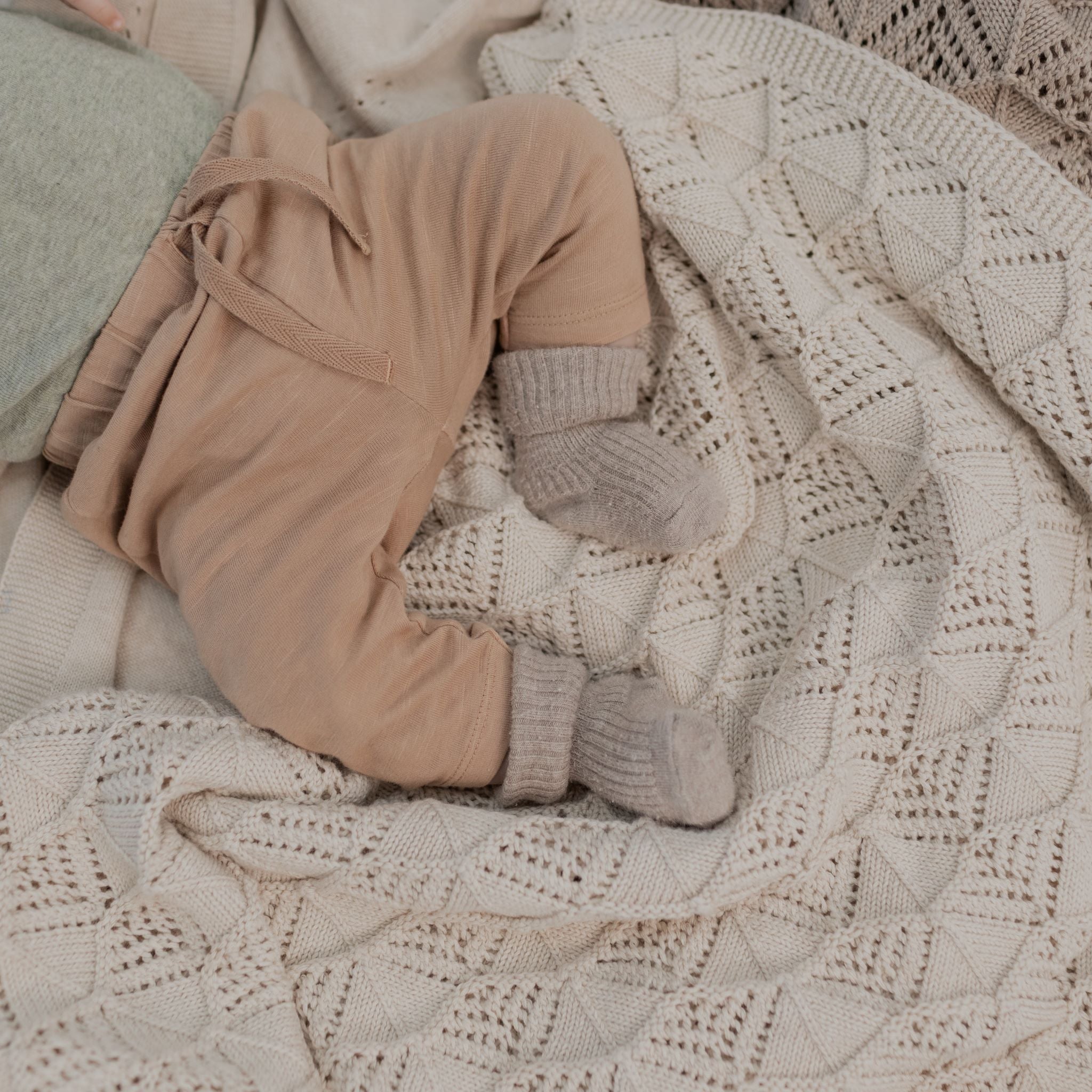 BIBS kötött takaró hullámos mintával krémfehér színben - pippadu