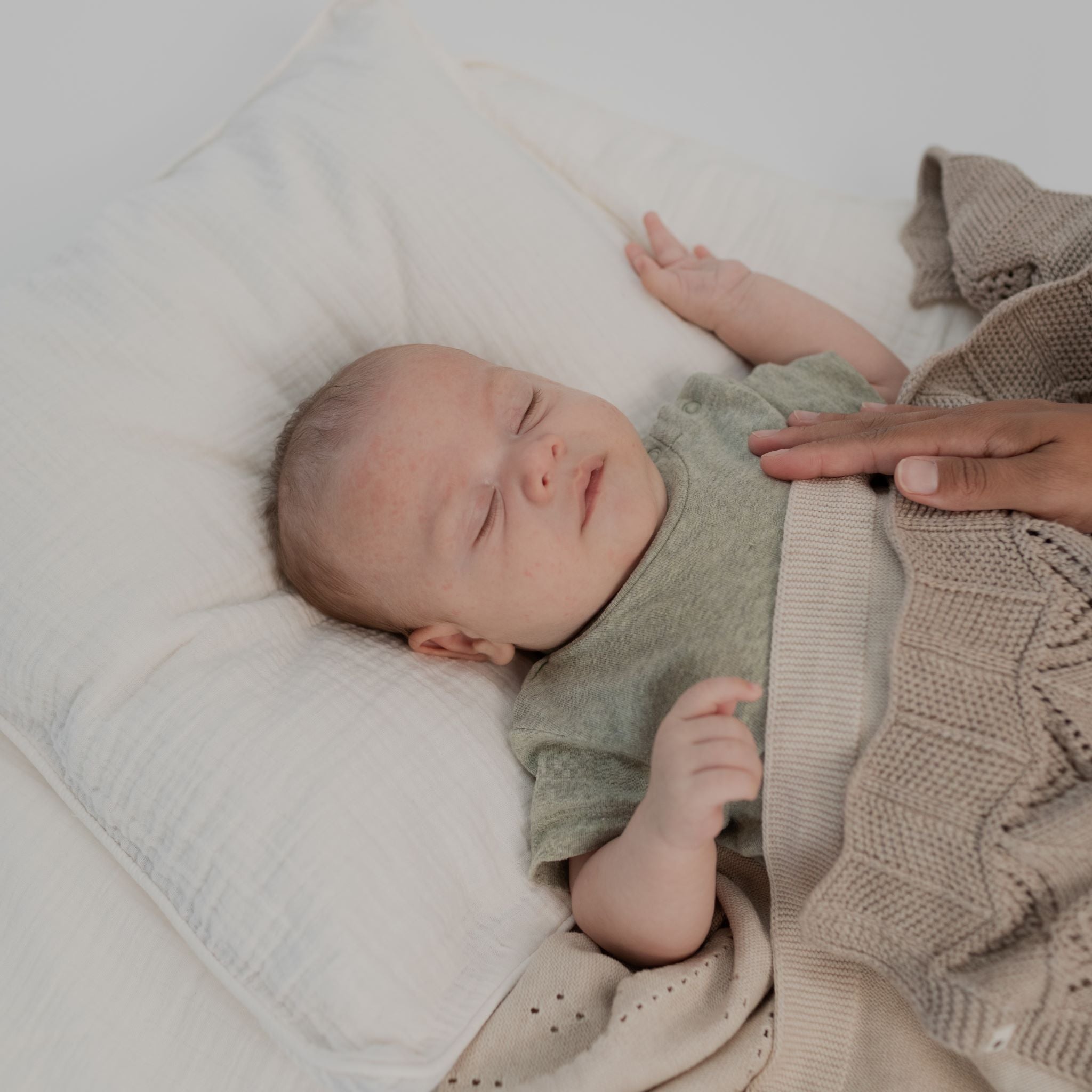 Kötött puha takaró kisbabáknak - babaváró ajándék a BIBS márkától - pippadu