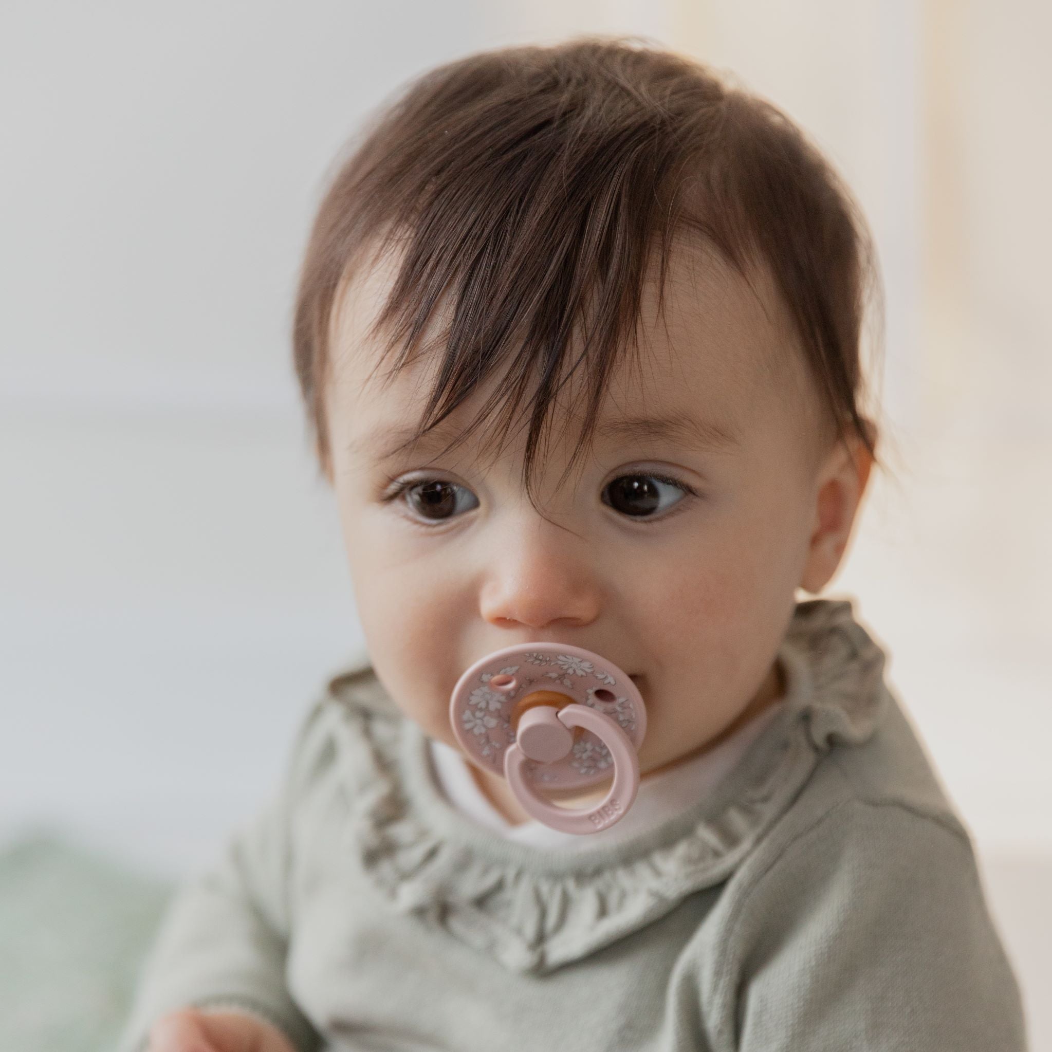 BIBS×LIBERTY Colour Capel - púderrózsaszín virágmintás cumi - pippadu