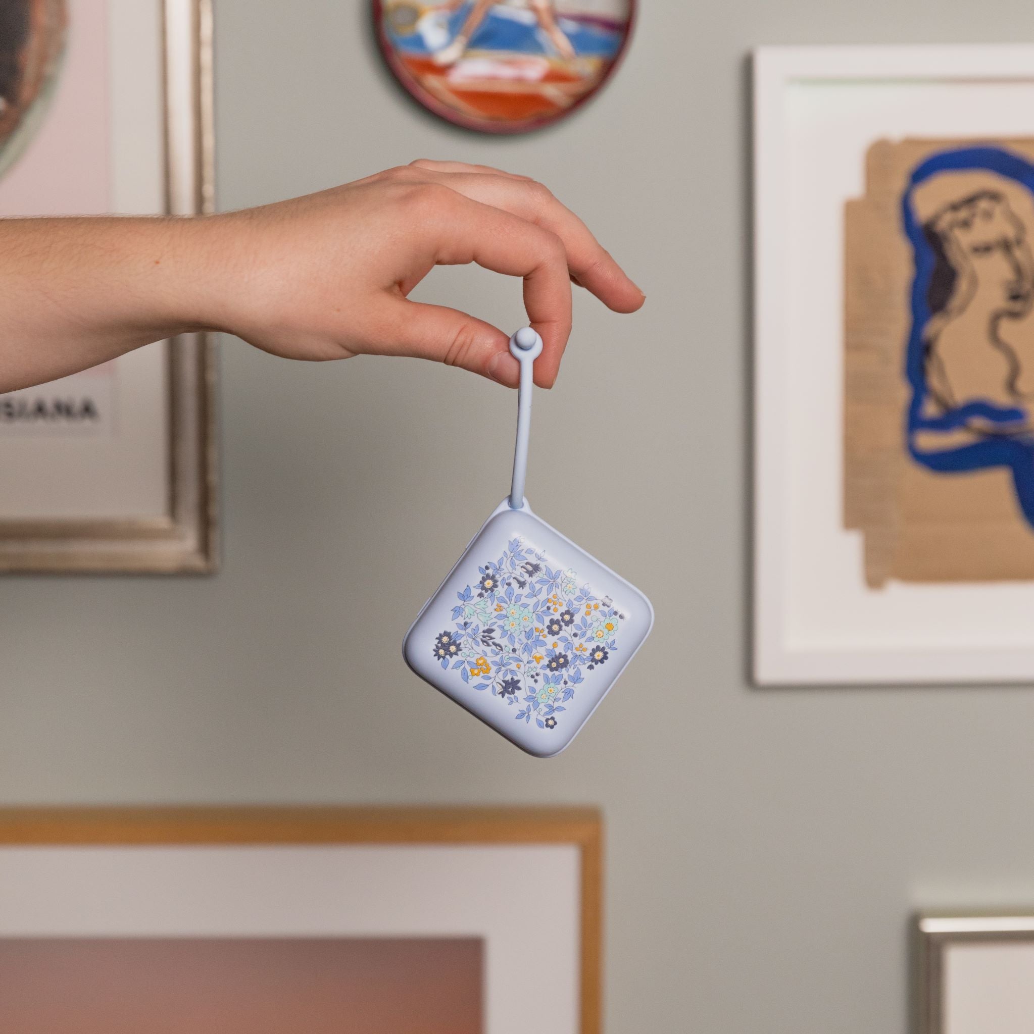 BIBS×LIBERTY cumitartó Kamilla - pasztellkék színben - pippadu