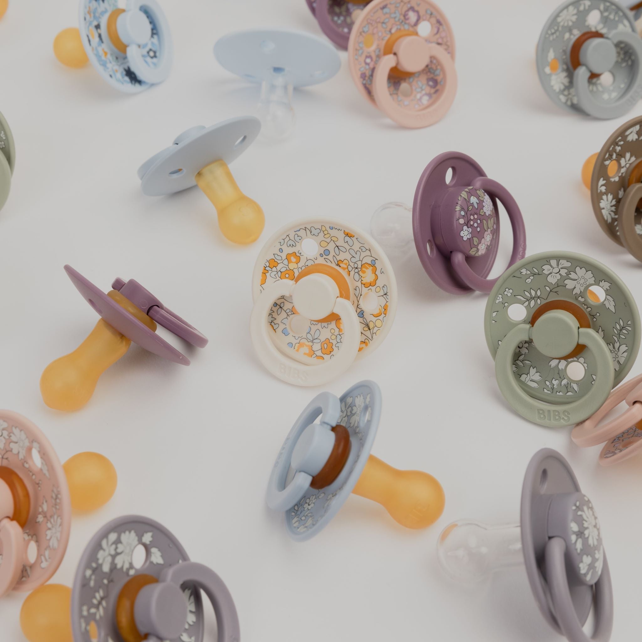 BIBS×Liberty natúrkaucsuk és szilikon cumik virágmintával - pippadu