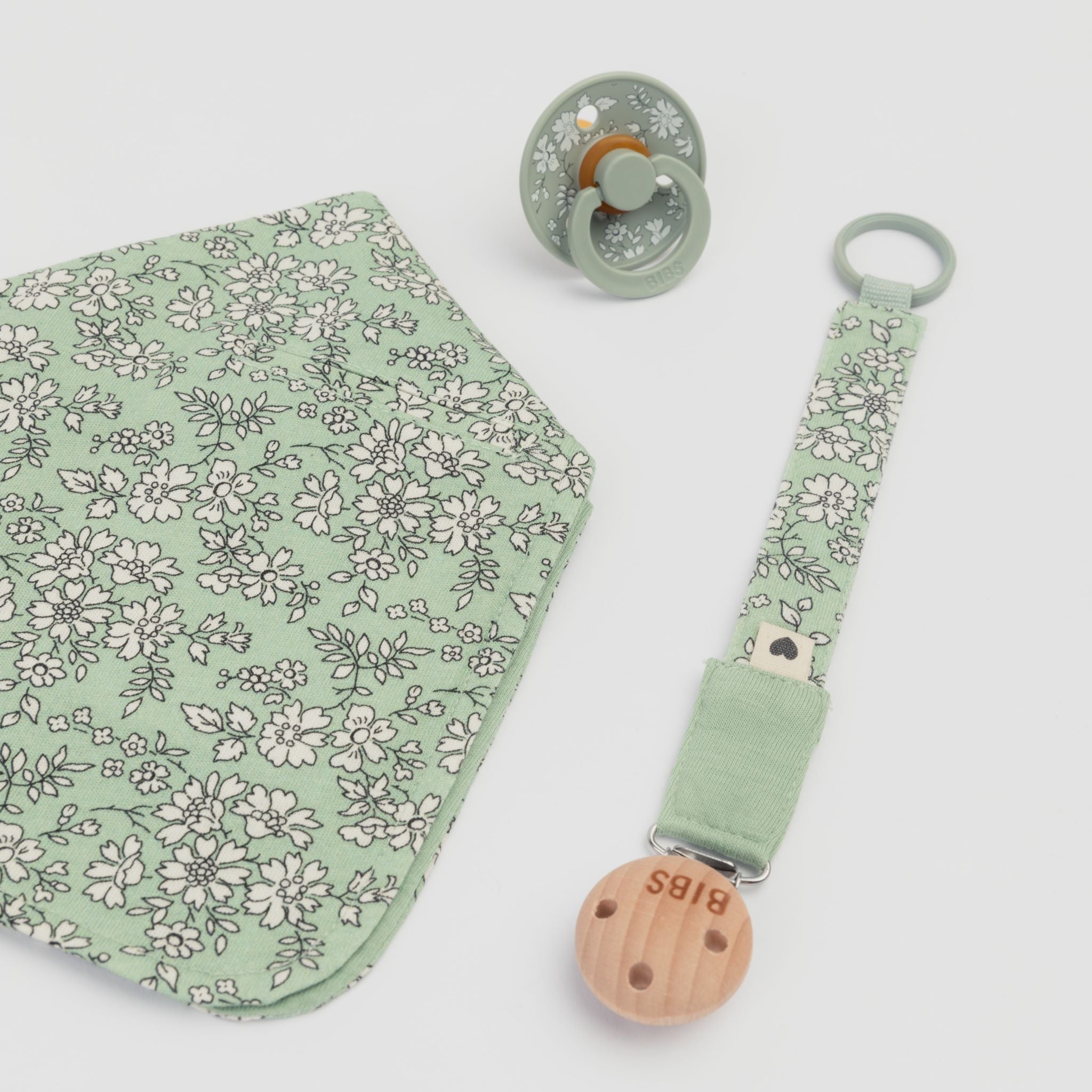 BIBS és Liberty kollekciós zsálya termékek virágmintával - pippadu