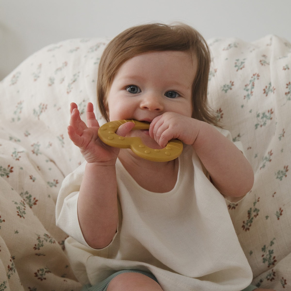 BIBS rágóka TPU anyagból, csillag alakzat, barack szín - pippadu