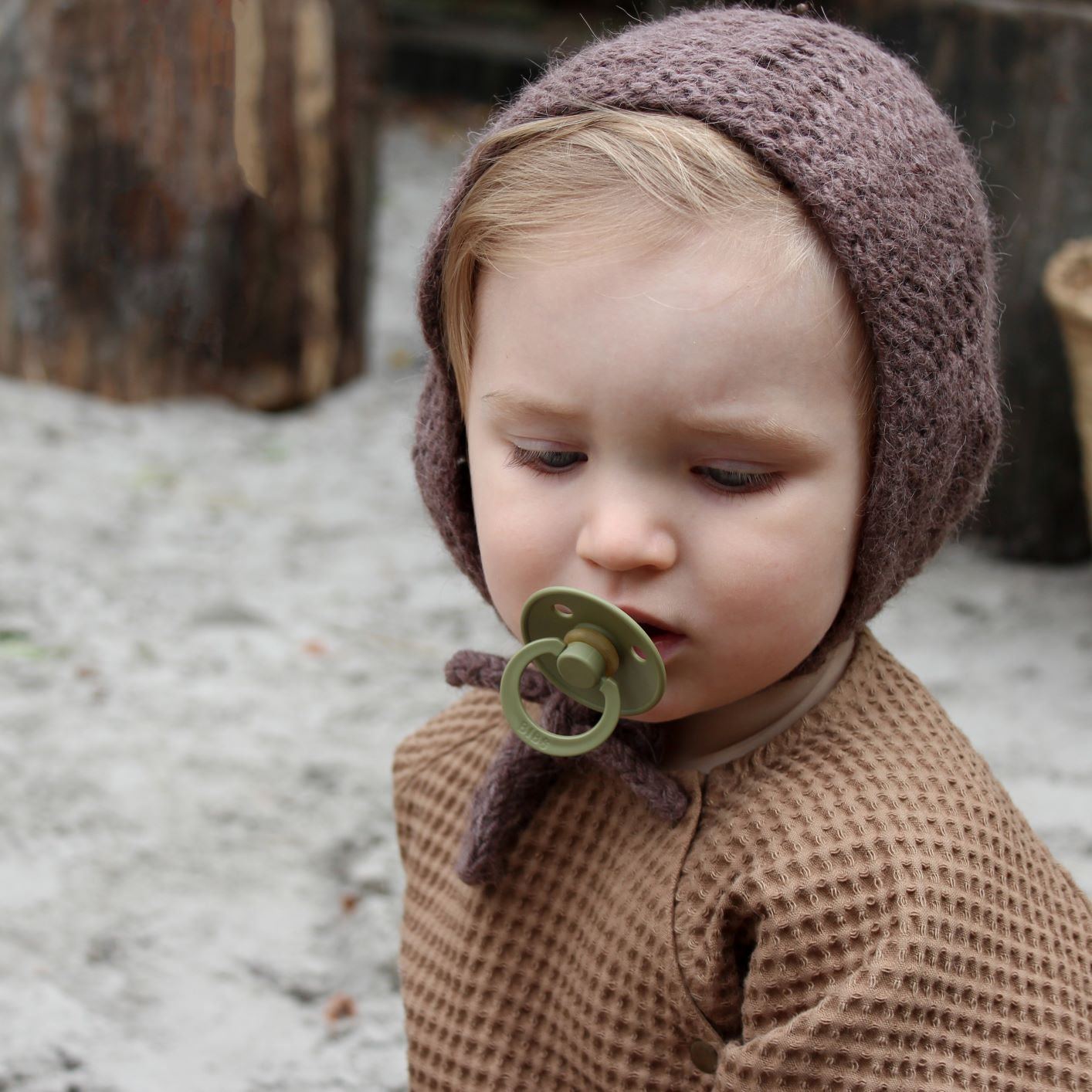 BIBS COLOUR cumi natúrkaucsuk cumifejjel olivazöld színben két méretben - BIBS Denmark - pippadu