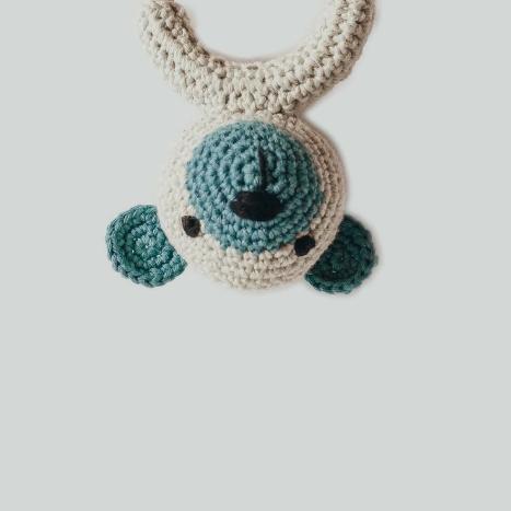 Horgolt rágóka csörgővel - Lali maci - Pippadu