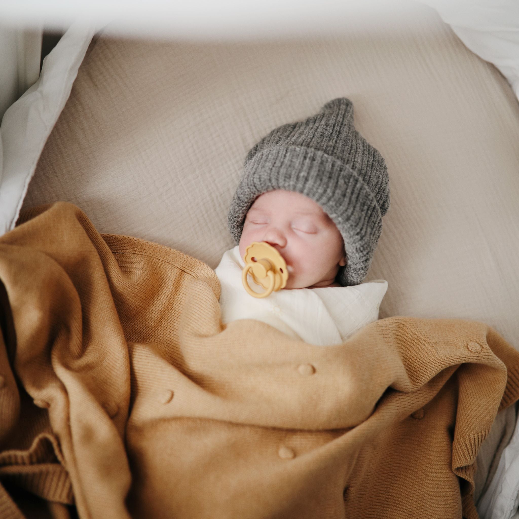 Kötött babatakaró - pöttyös mintával púderrózsaszín színben - babaváró ajándék - pippadu