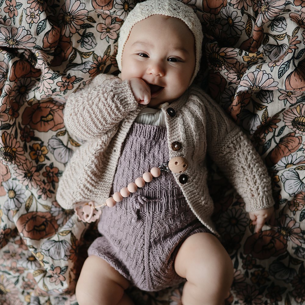 Mushie szilikongyöngyökkel készült cumilánc púderrózsaszín színben - pippadu