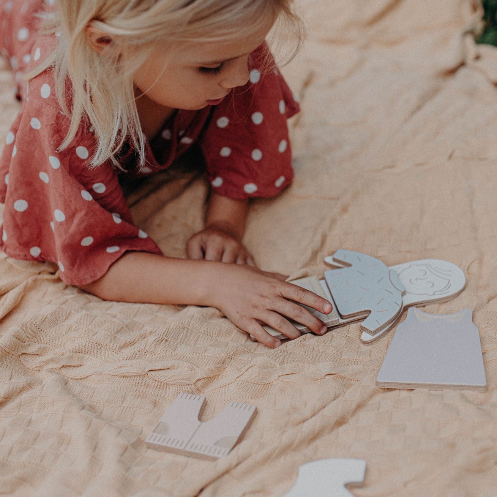 Fából készült öltöztetős játék gyerekeknek - Milin márka - pippadu