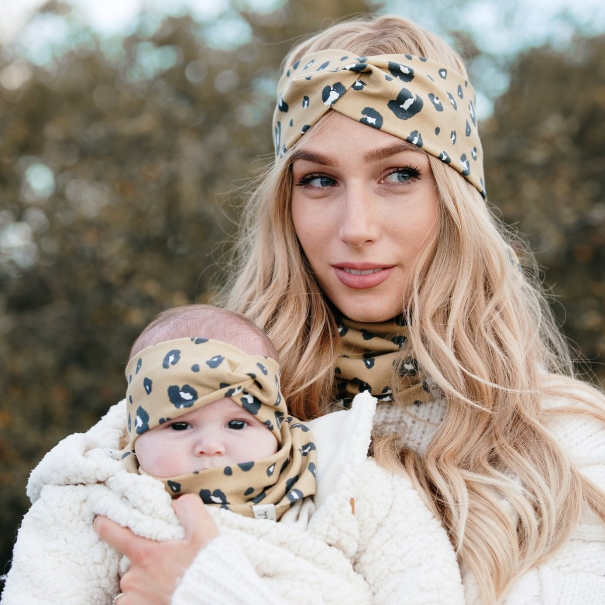 Csősál turbán fejpánthoz - okkersárga színben leó mintával - Pippadu