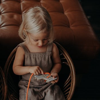 Kicsi fűzős játék Bruno kutya - Montessori elveken alapuló játék - pippadu