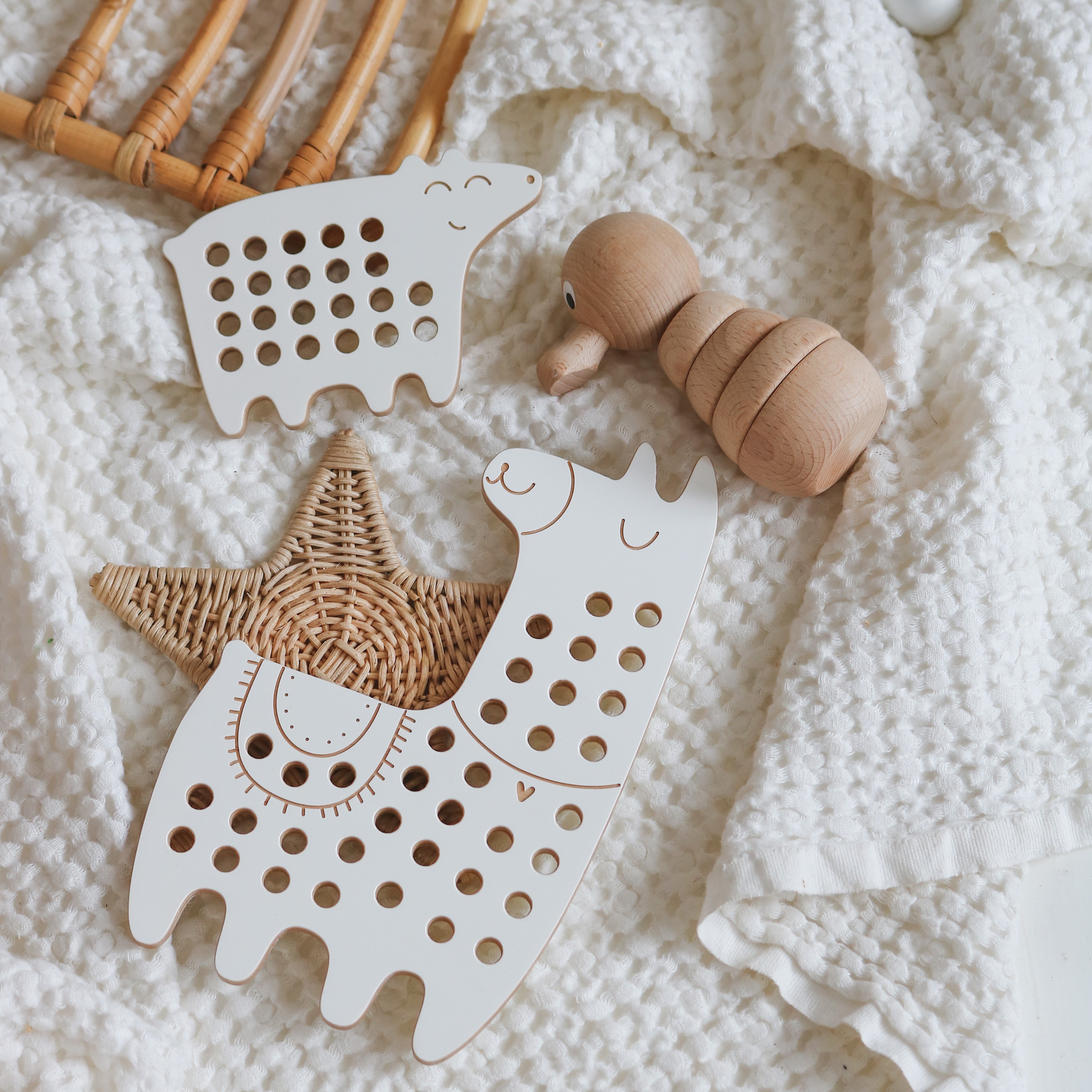 Fűzős játék - Lili, a láma - gyerekjáték - pippadu