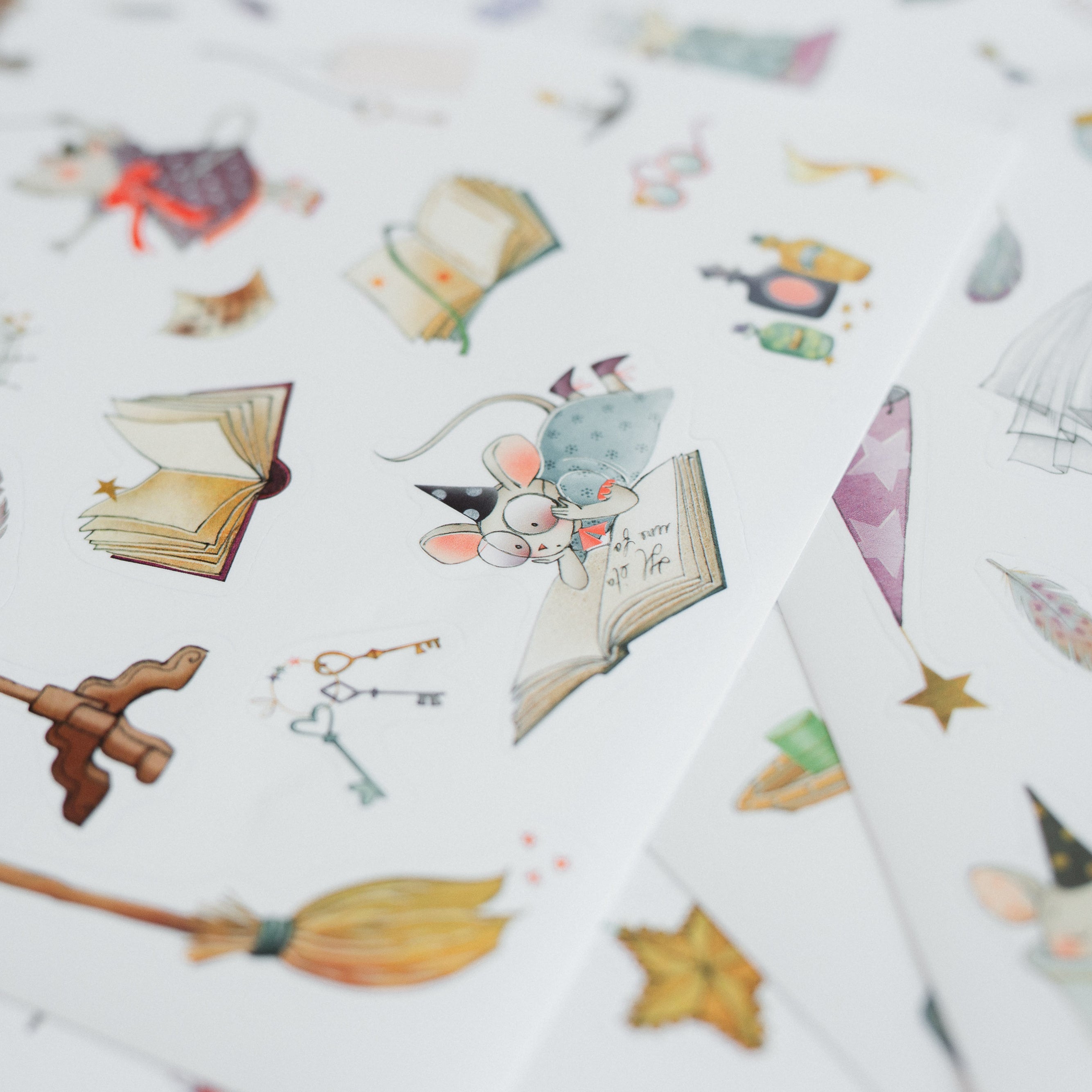 Egyszer volt, hol nem volt matricázó és színező album gyerekeknek 120 matricával