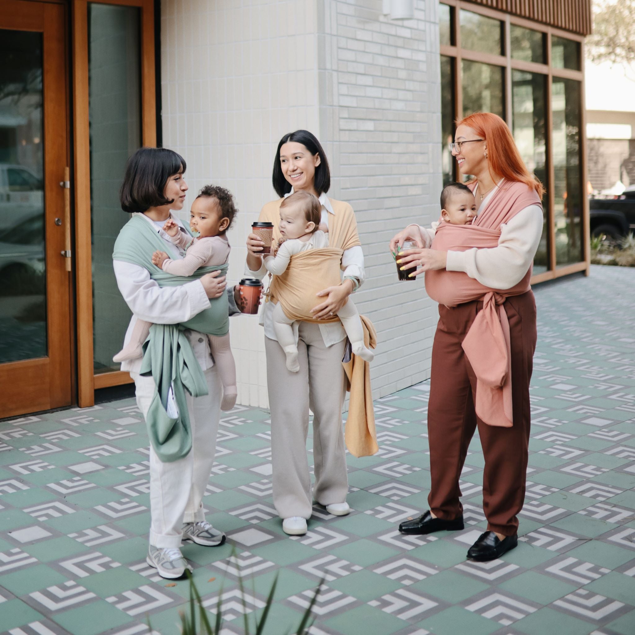 Mushie rugalmas babahordozó pamut anyagból - hordozás - www.pippadu.hu