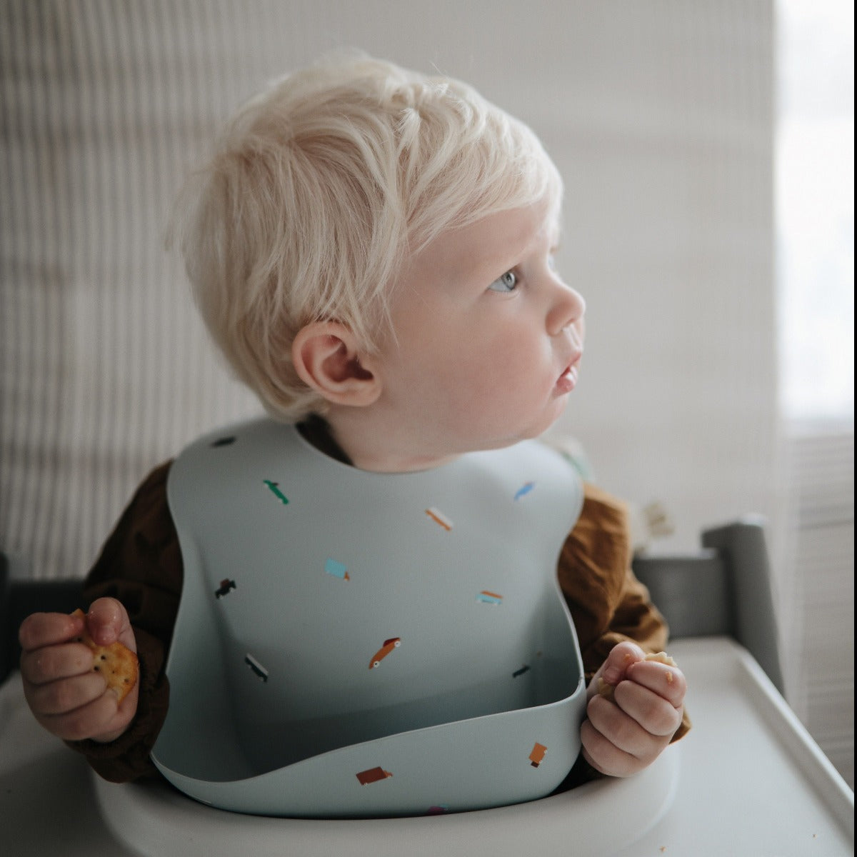 Hajlékony szilikon előke - szivárvány - Pippadu