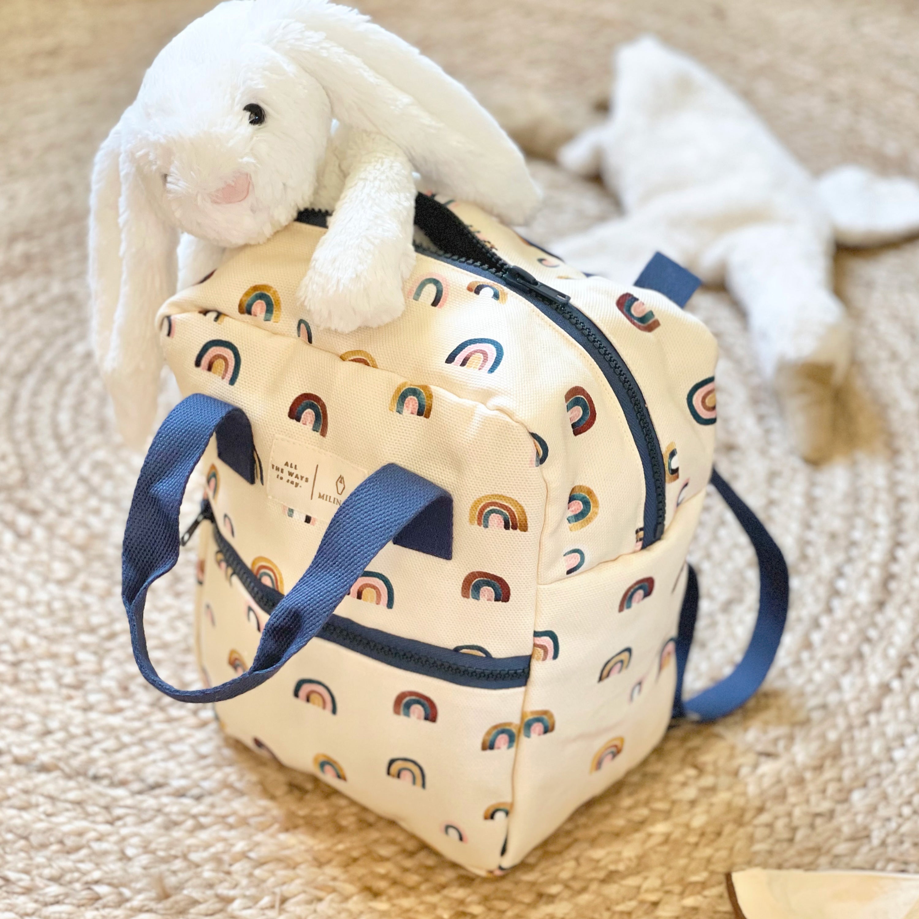 Gyerek hátizsák - szivárvány mintával - pippadu - kék és krémfehér