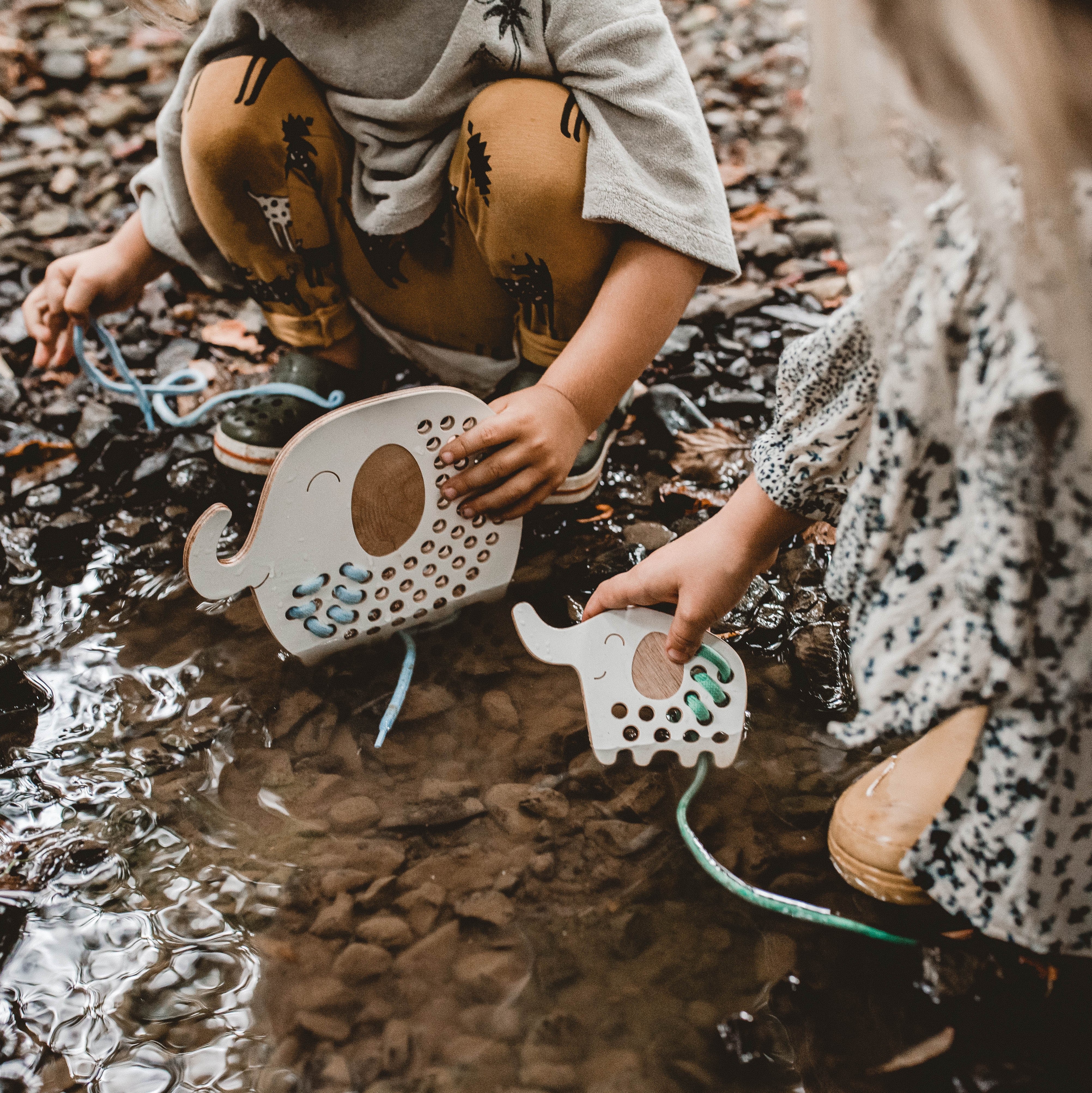 Fűzős fajáték gyerekeknek - Montessori játék - Oliver - pippadu