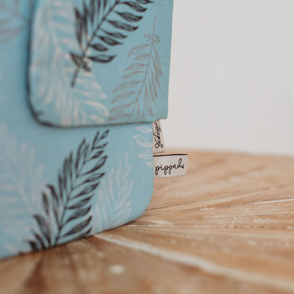 Csillagom pelenkázó neszesszer - levélrengeteg - pippadu és Csillagom márka együttműködés