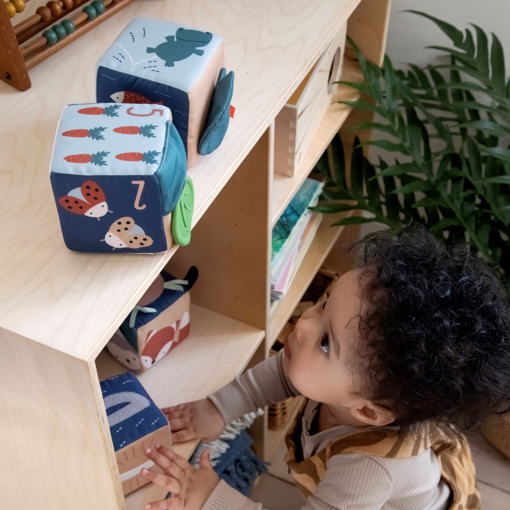 Készségfejlesztés már újszülött kortól a plüss kockákkal - pippadu