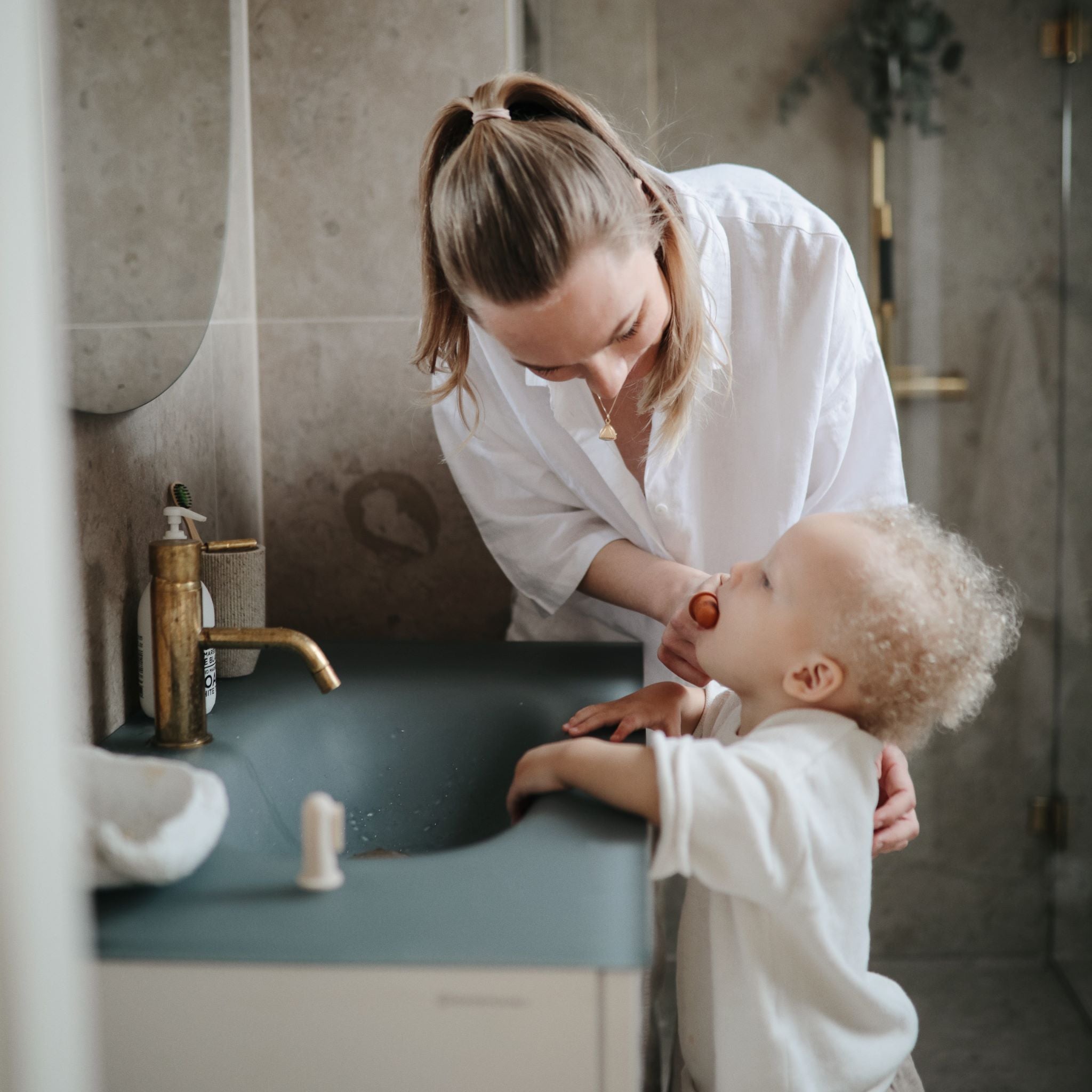 Ujj fogkefe babáknak pippadu - világoskék és nárcisz színben