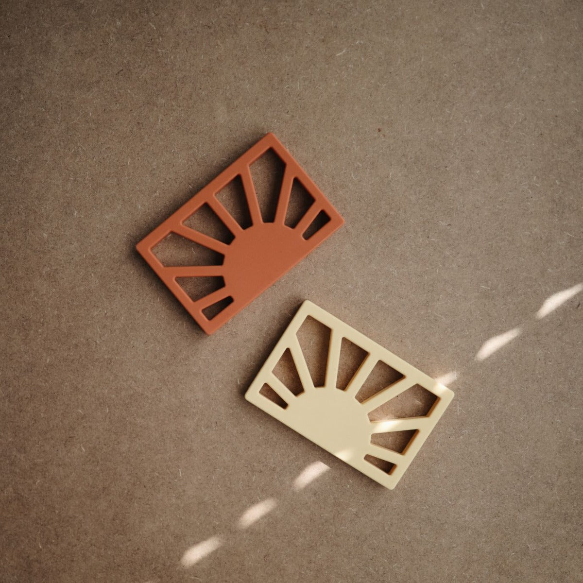 Napocska rágóka - terrakotta színben - Pippadu