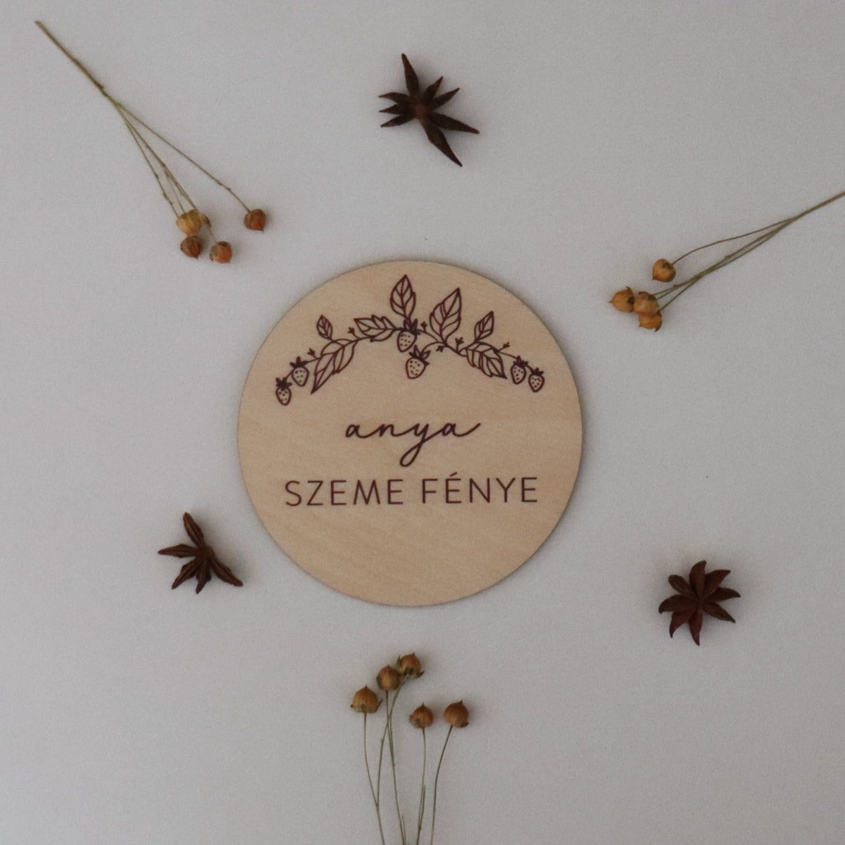 Babafotózási kellék - anya szeme fénye fa korong - pippadu - egyedi fotókellék