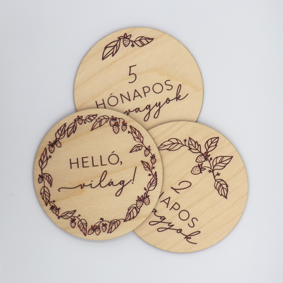 Baba mérföldkő korongok 0-12 hó - babafotózási kellék - pippadu - kétoldalú fa korongok szamócás díszítéssel