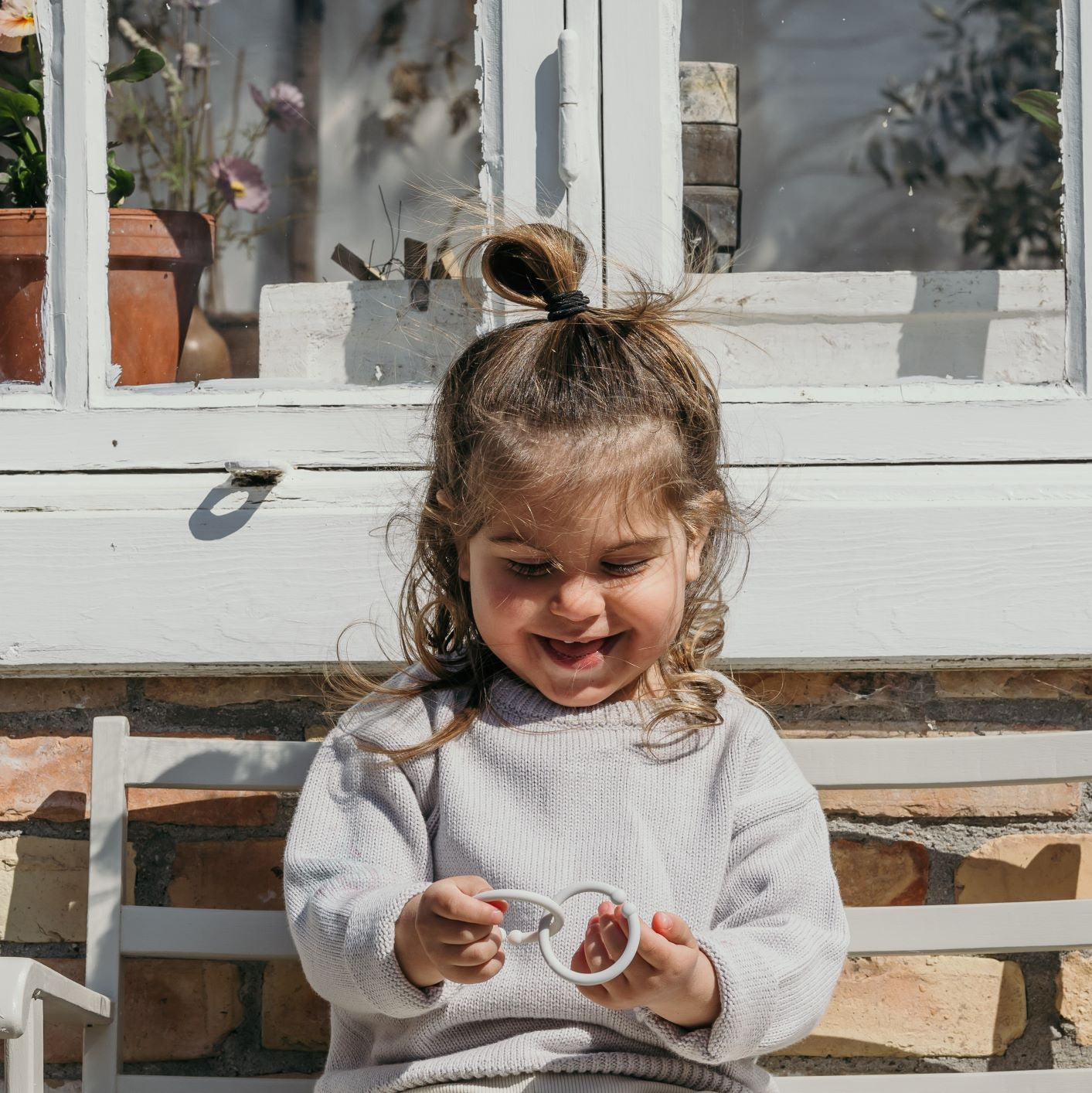 BIBS karikák - krémfehér-méz-homok színben - fejlesztő játék