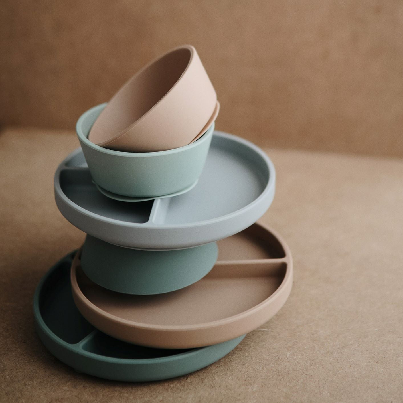 Mushie szilikon étkészlet mesés színekben a pippadunál - halvány türkiz