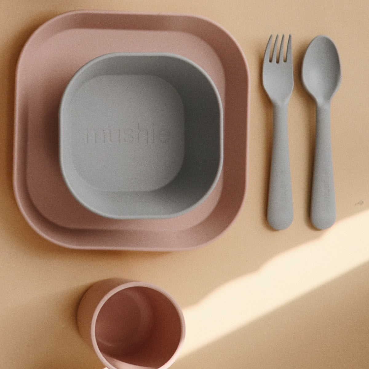 Étkészlet + kanál-villa szett - választható színben - mushie - pippadu