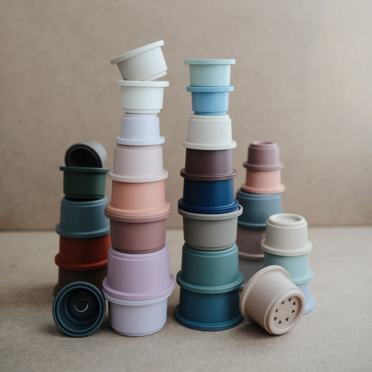 Építő pohártorony - fejlesztő játék gyerekeknek - erdei világ - Pippadu