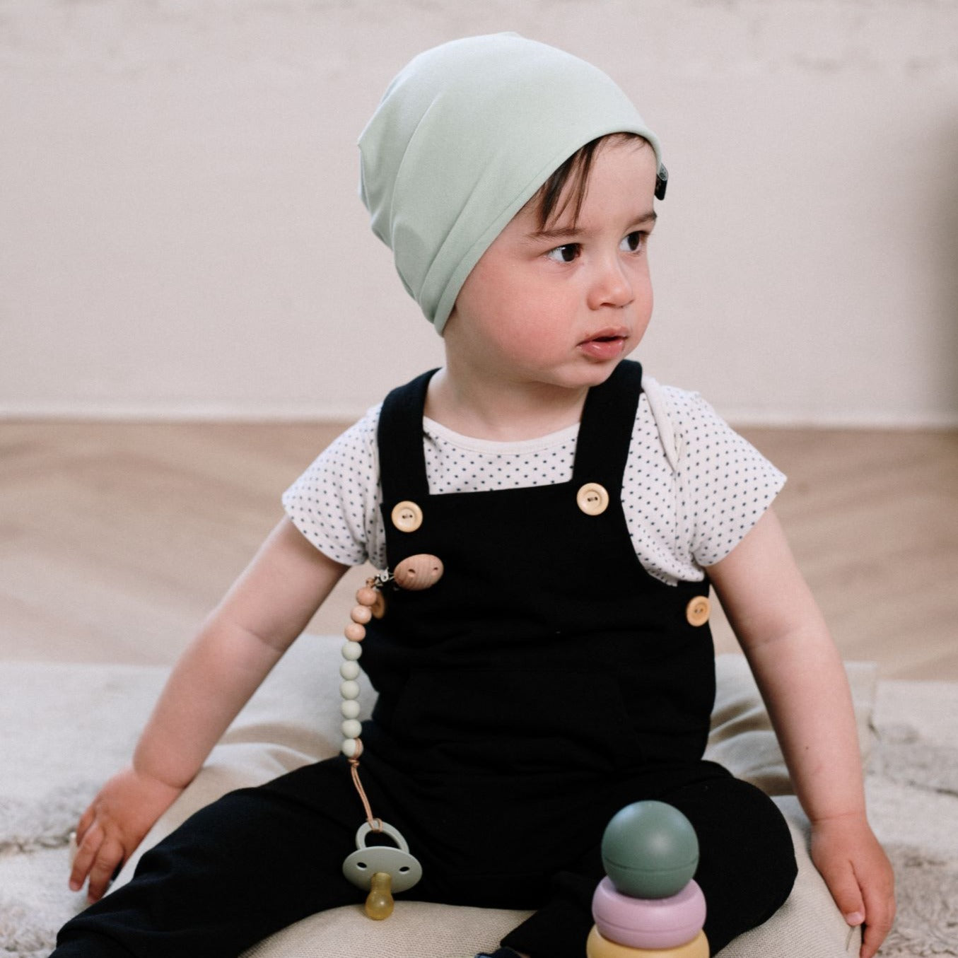 Fekete kantáros nadrág trendi mentazöld satykával - pippadu