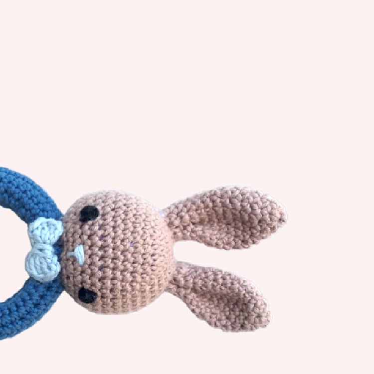 Horgolt rágóka csörgővel - Huba nyuszi - Pippadu