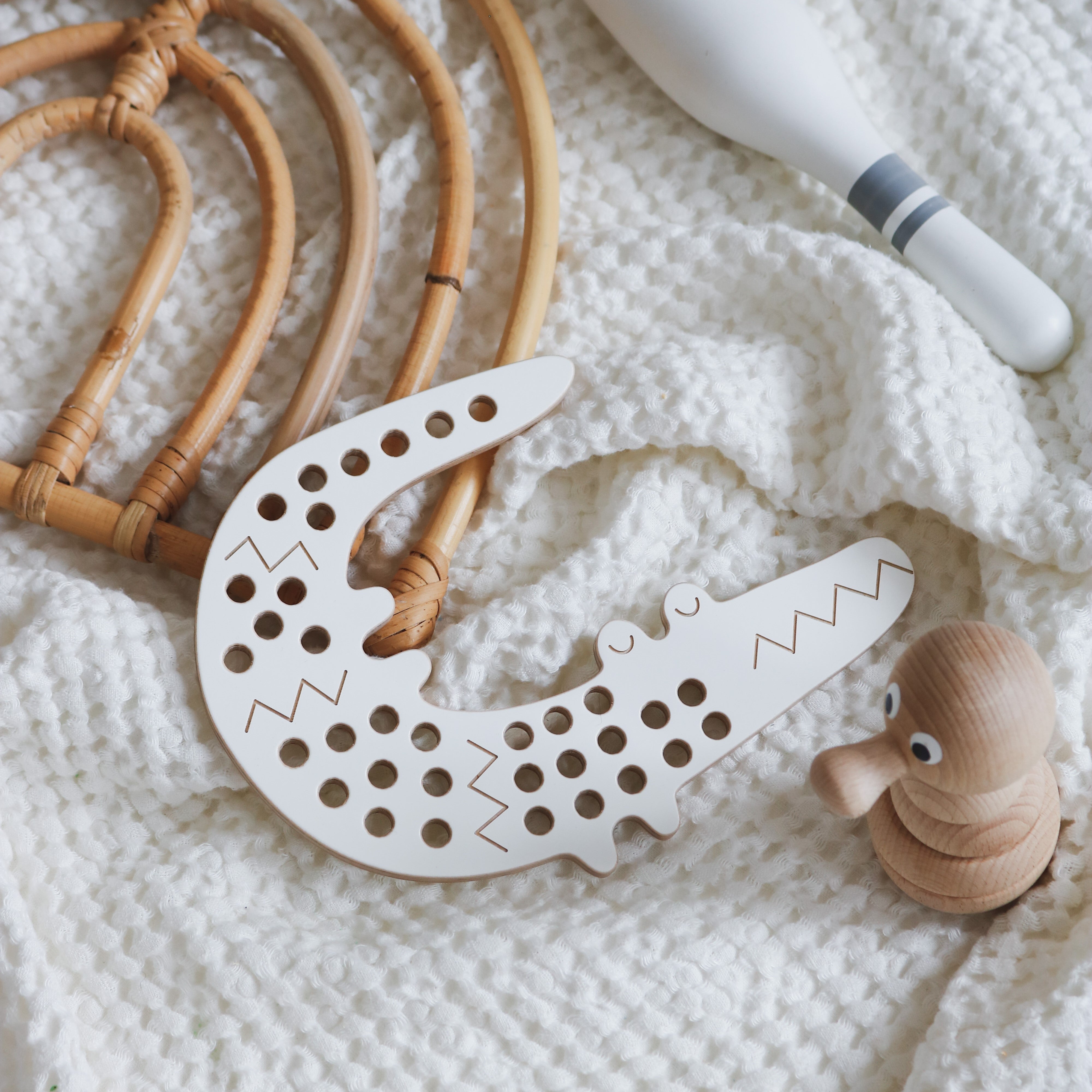 Készségfejlesztő bújtató játék - krokodil - pippadu