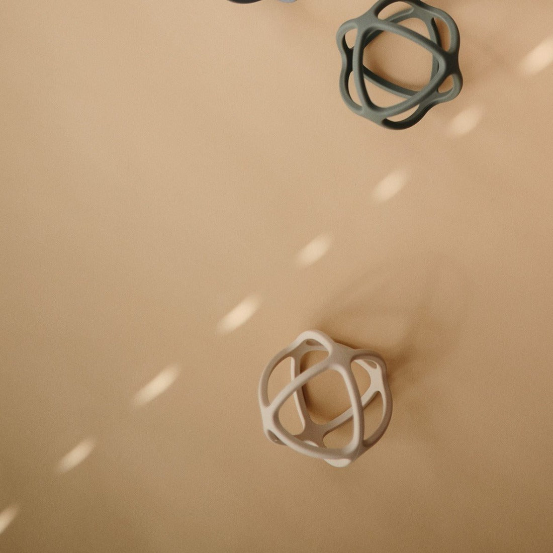 Labda rágóka - kakukkfű színben - Pippadu