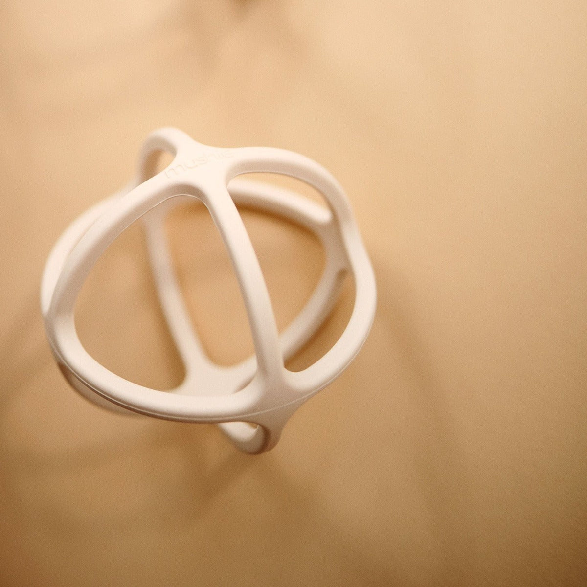 Labda rágóka - homok színben - Pippadu