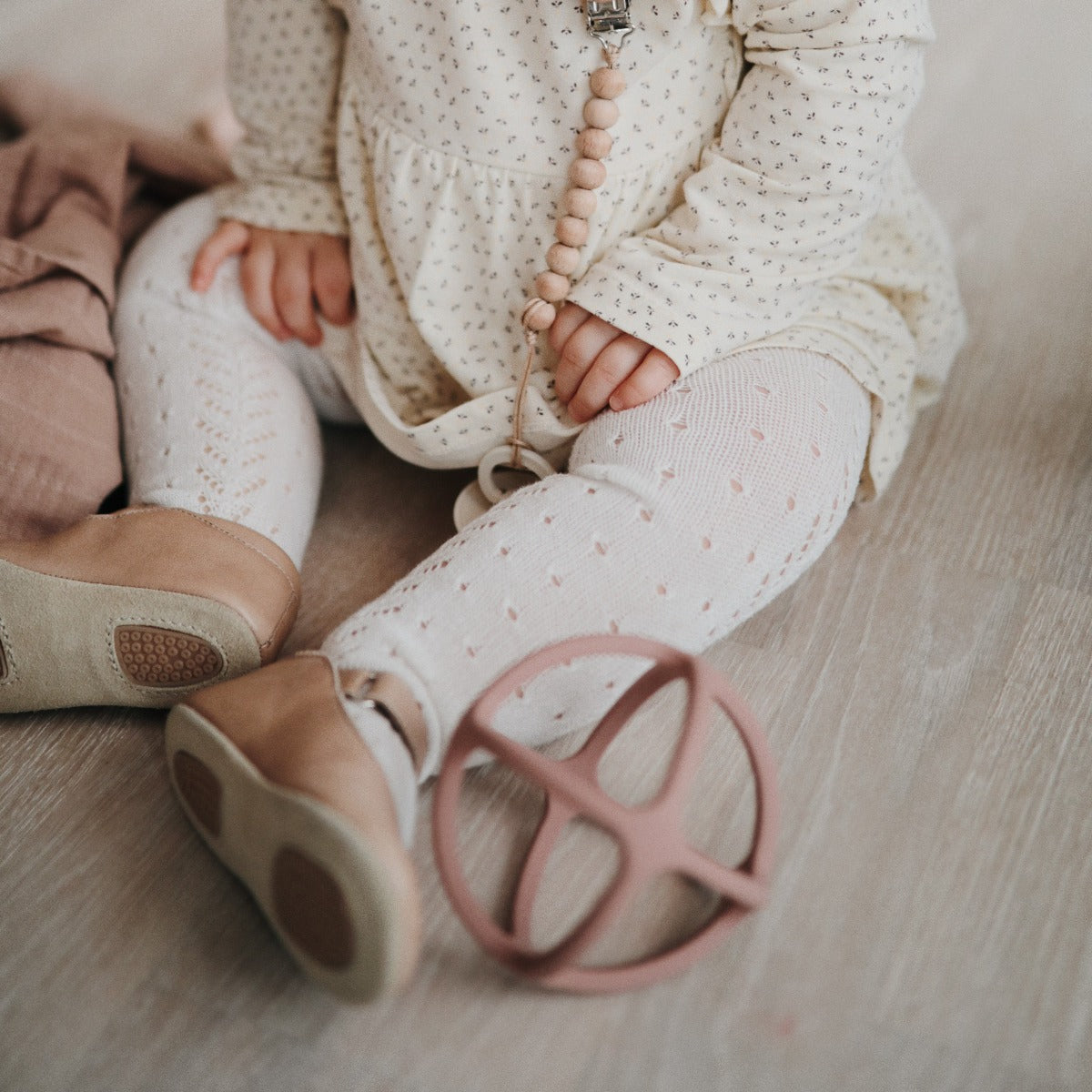 Labda rágóka - galambszürke színben is a pippadunál - Mushie