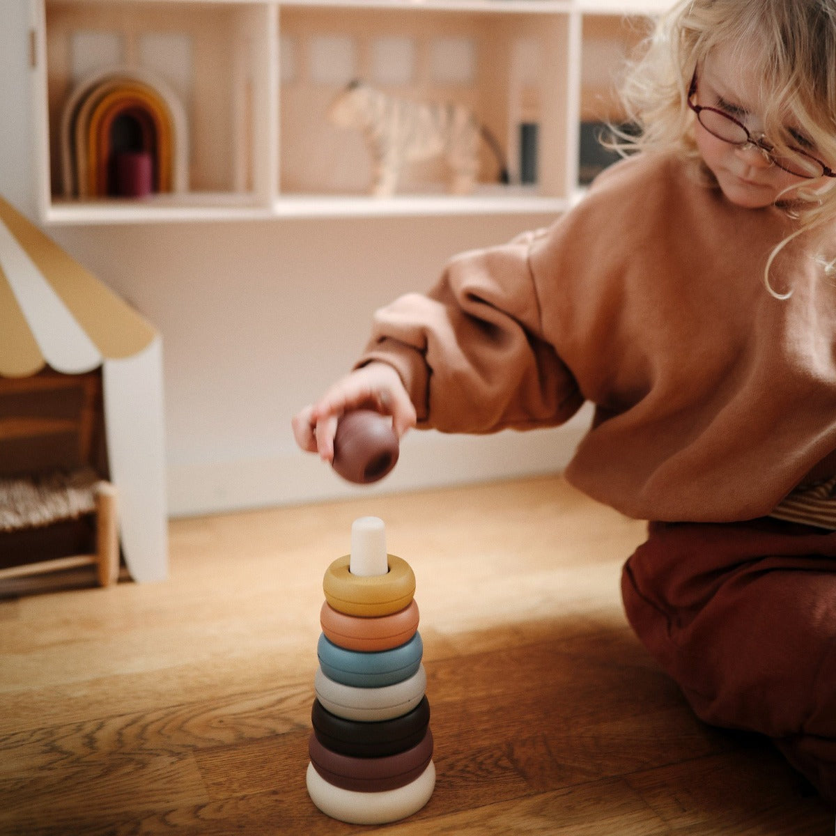 Mushie gyűrű piramis - pasztell színekben - Pippadu