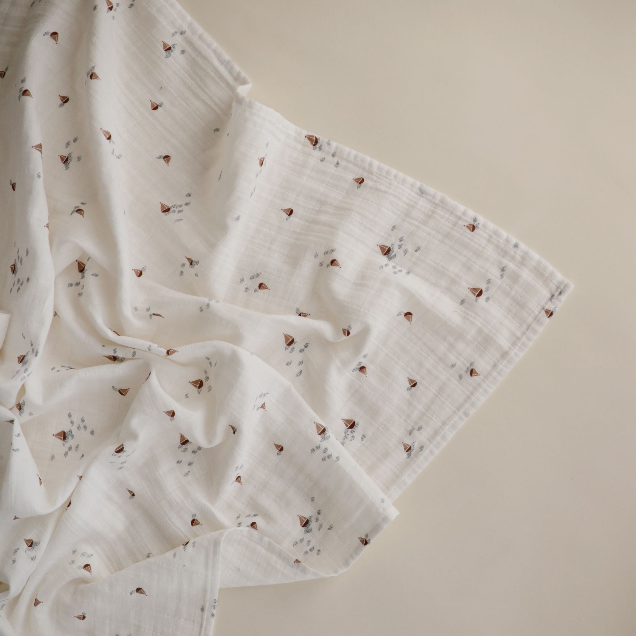 Mushie muszlin pólya hajók mintával - pippadu