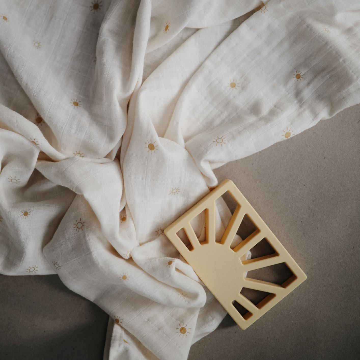 Mushie muszlin pólya - bézs csíkos mintával - pippadu