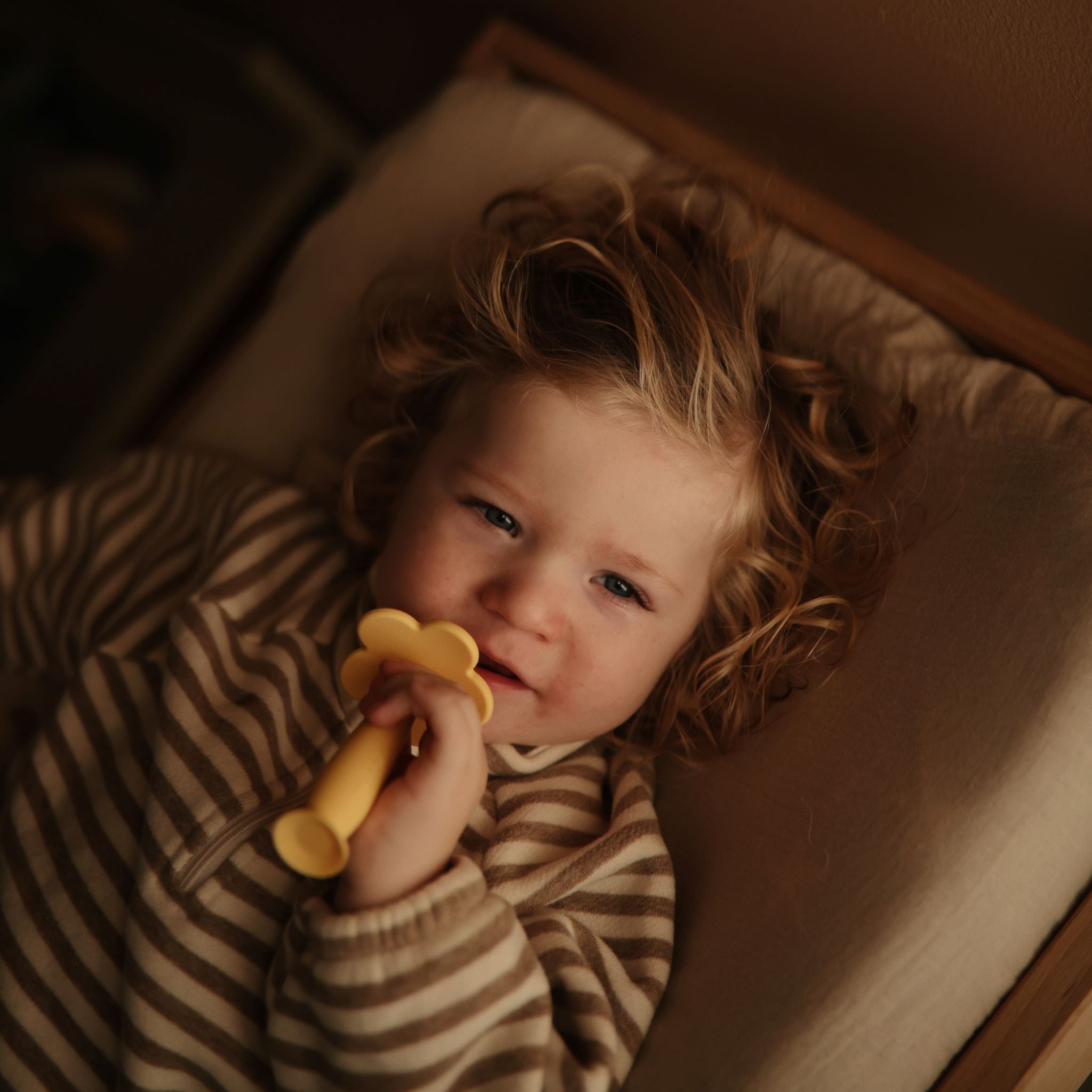Tanuló fogkefe nárcisz színben a pippadunál - gyakorló fogkefe