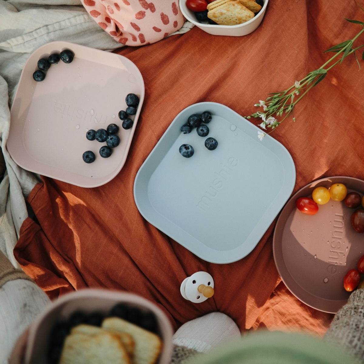 Négyzetes lapostányér - krémfehér - Pippadu