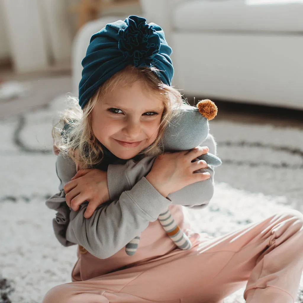 Turbán sapka pávakék színben - kézzel készült - pippadu